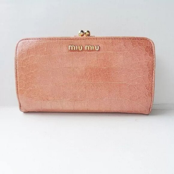Auth miumiu - 5M1120 Pink Patent Leather Bifold Wallet - Picture 2 of 15